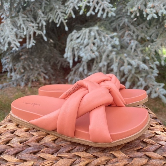Women's Coral Pink Cosette Puffy Cross Strap Slide Flat Sandals - Size 8 - Picture 2 of 8